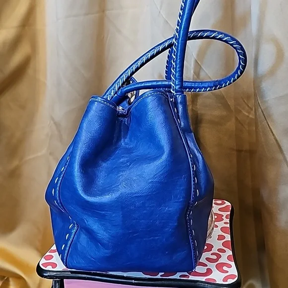 C Tom and Eva Purse Vegan Blue Leather large NWT shoulder bag w/ button closure - Picture 11 of 13